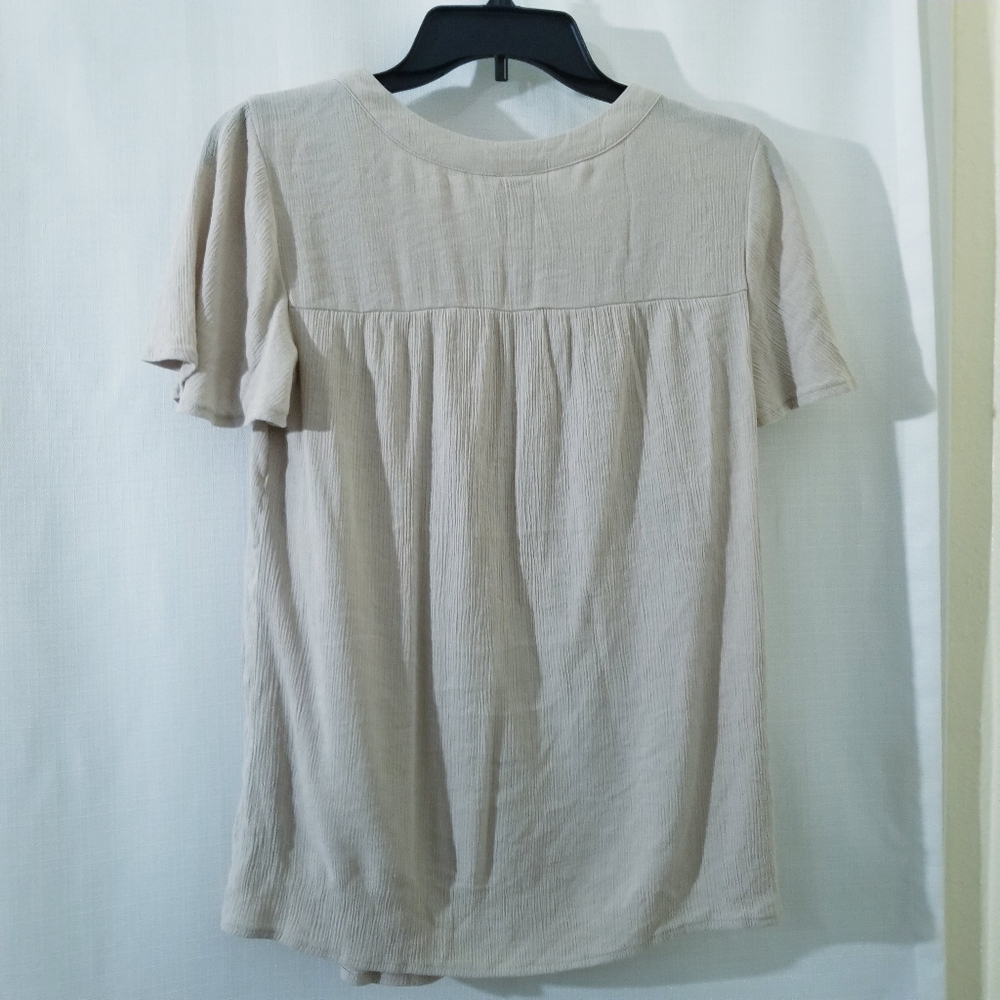 cute embroidery top - Picture 3 of 6